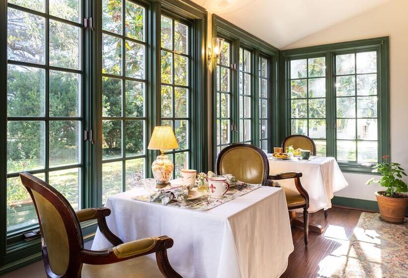 مبيت وإفطار Hollymead House