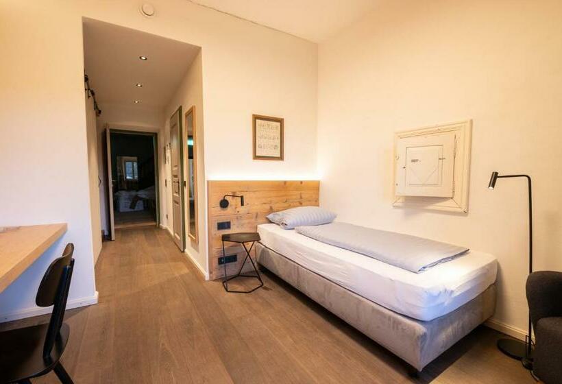 Landhotel Alte Zollstation  Historical Building