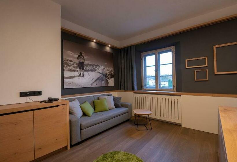 Landhotel Alte Zollstation  Historical Building