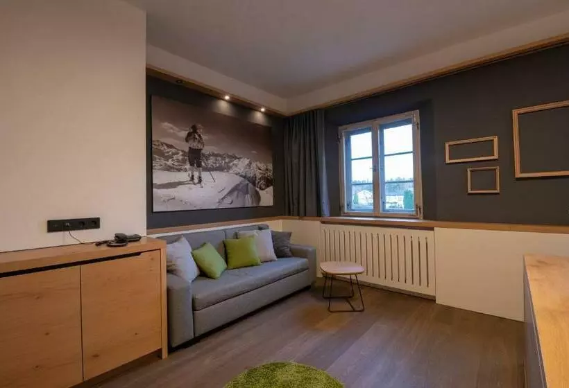 Landhotel Alte Zollstation  Historical Building