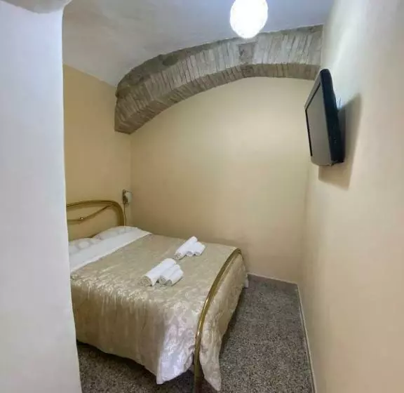 Majatalo La Torre Della Piramide