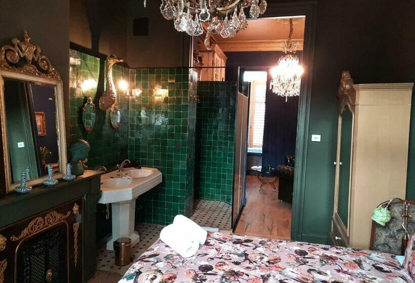 بنسيون Sint Andries Suites