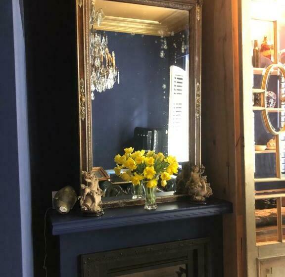 بنسيون Sint Andries Suites