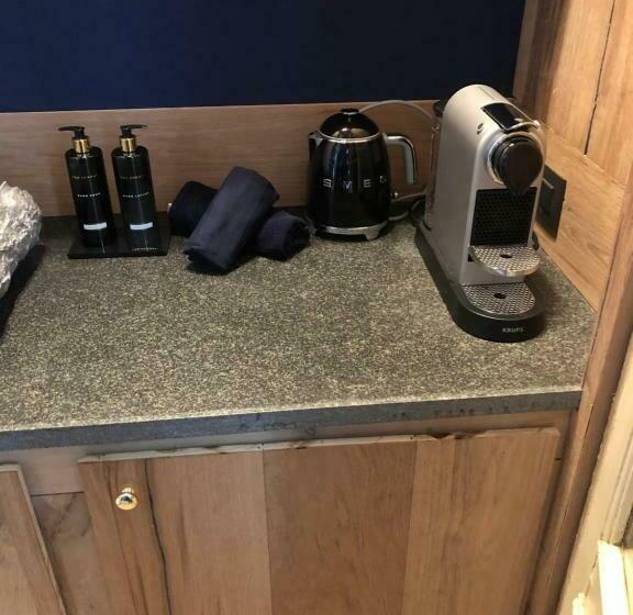 بنسيون Sint Andries Suites