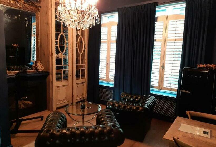 بنسيون Sint Andries Suites