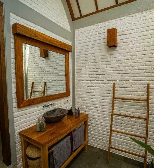 ホテル Driftwood Lombok