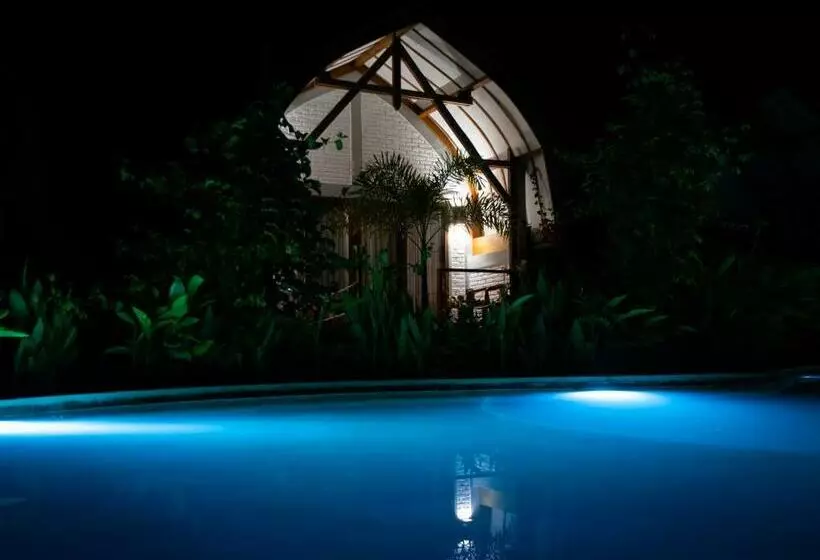 ホテル Driftwood Lombok