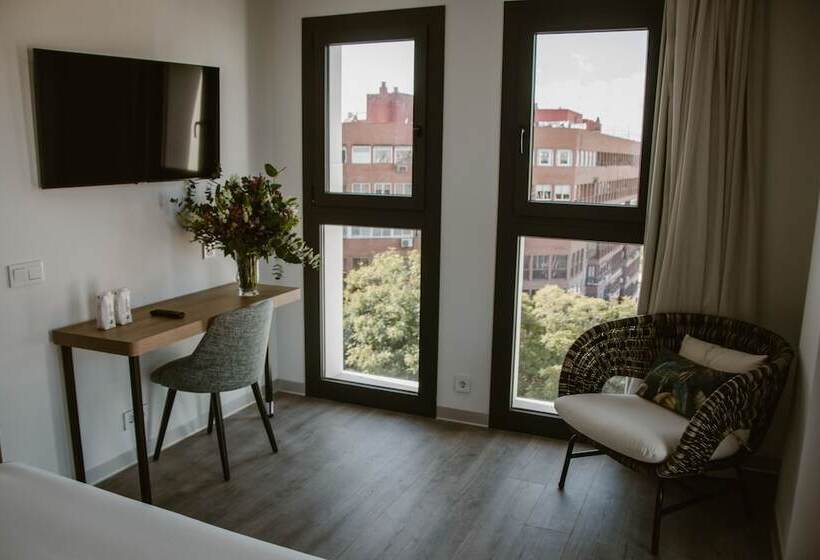 هتل Petit Palace Vargas