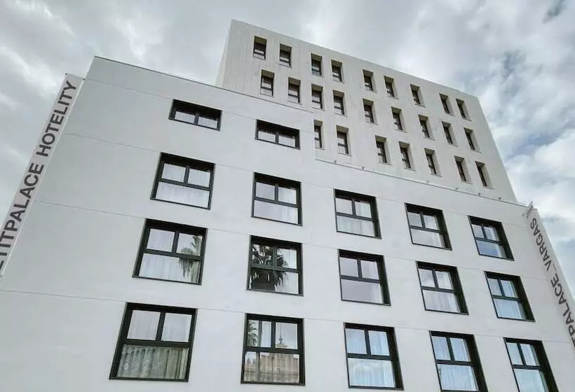 هتل Petit Palace Vargas