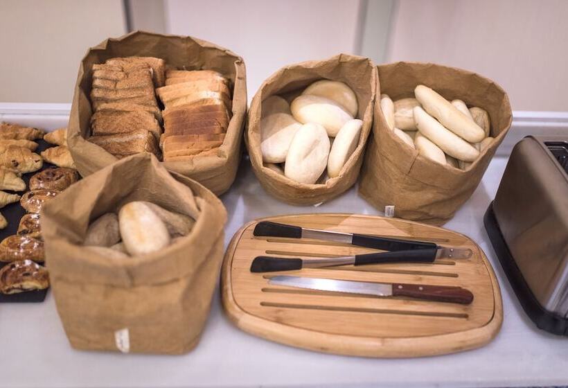 هتل Petit Palace Vargas