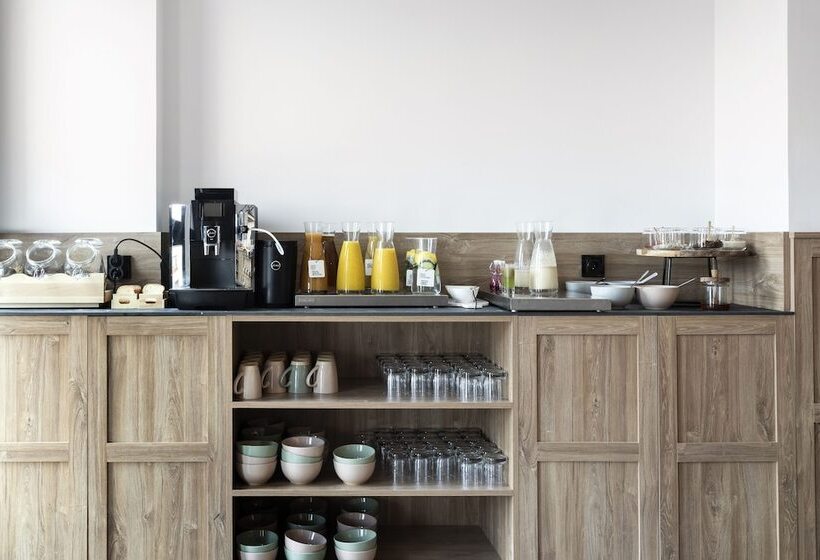 هتل Petit Palace Vargas