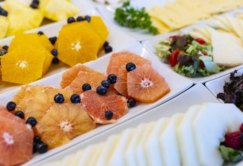 هتل Petit Palace Vargas