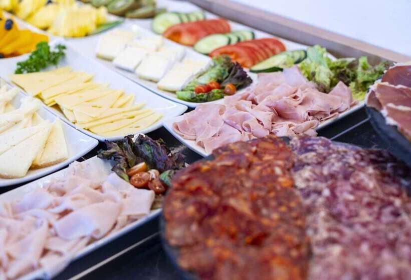 هتل Petit Palace Vargas