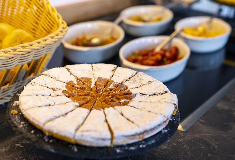 هتل Petit Palace Vargas