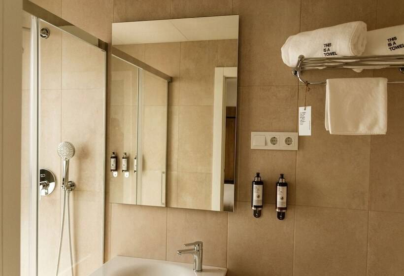 هتل Petit Palace Vargas