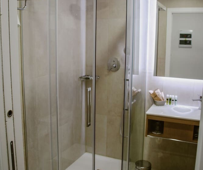 هتل Petit Palace Vargas