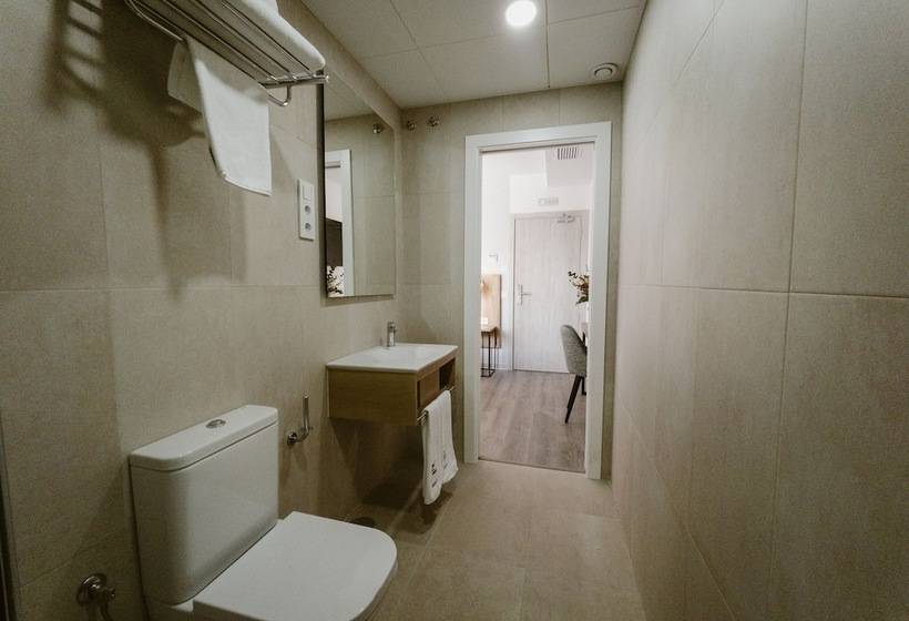 هتل Petit Palace Vargas