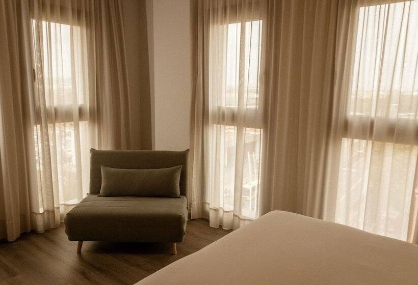 هتل Petit Palace Vargas