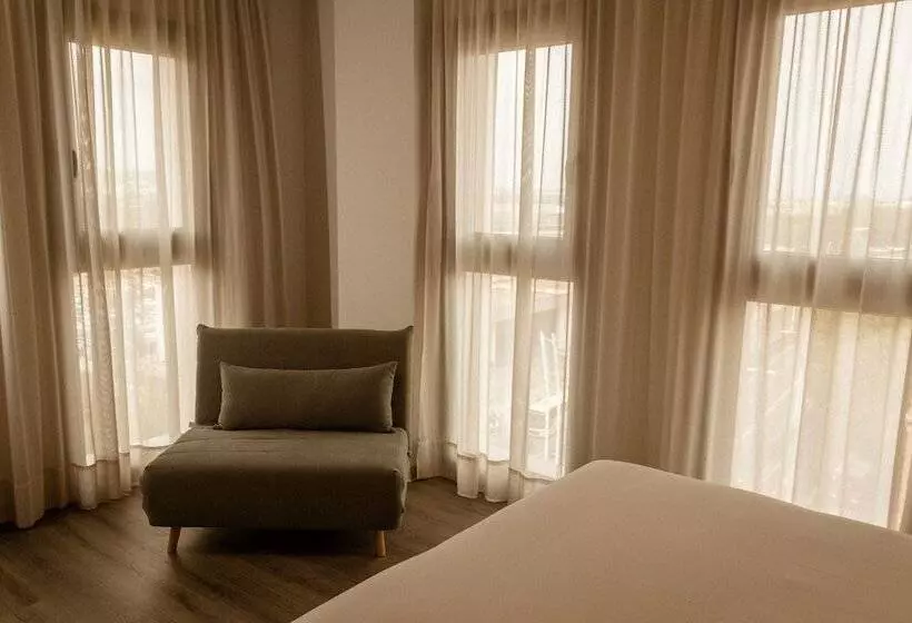 هتل Petit Palace Vargas