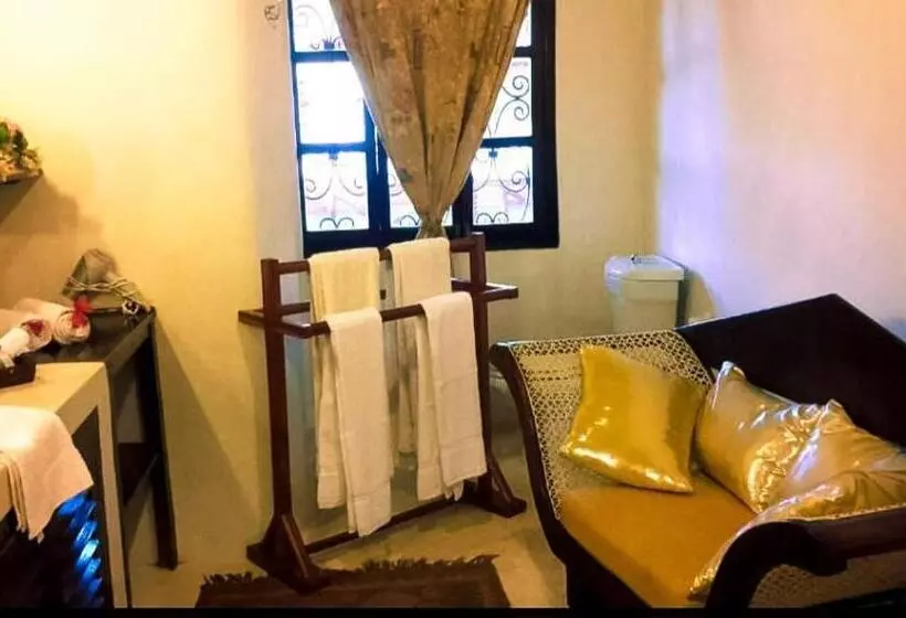 هتل African House Resort