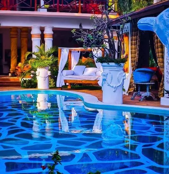 هتل African House Resort