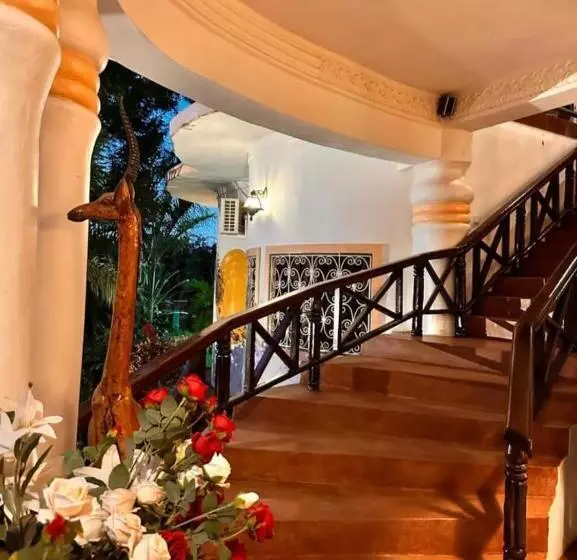 هتل African House Resort