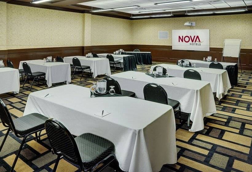 ホテル Chateau Nova Yellowhead