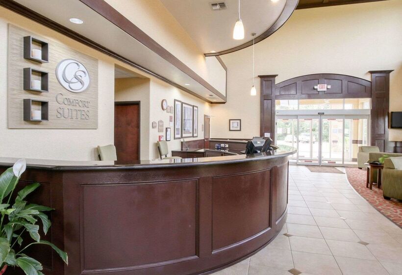 فندق Comfort Suites