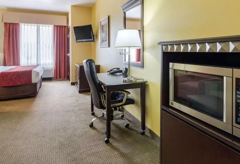 בית מלון כפרי Comfort Suites