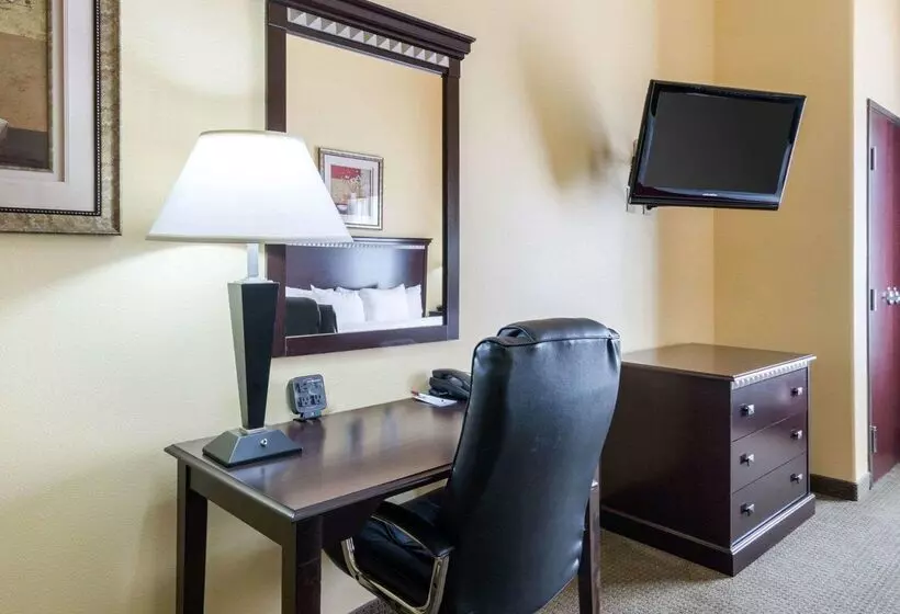 בית מלון כפרי Comfort Suites