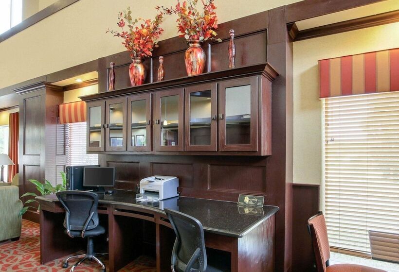 فندق Comfort Suites