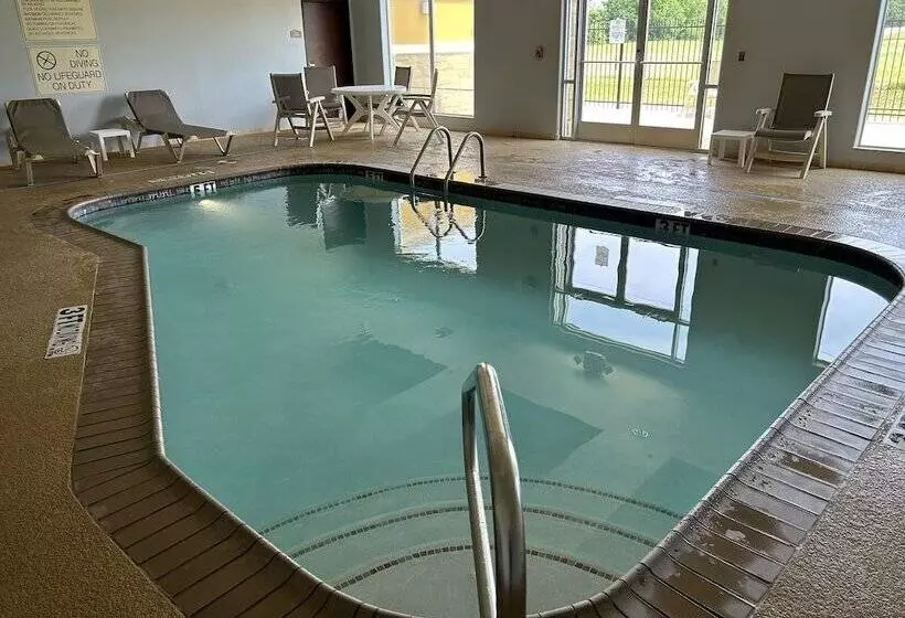 בית מלון כפרי Comfort Suites