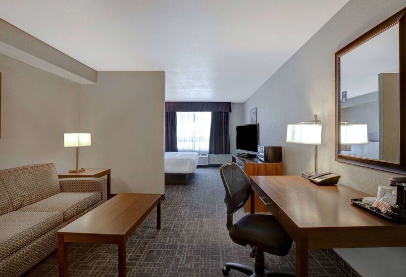 هتل Days Inn & Suites By Wyndham Yorkton