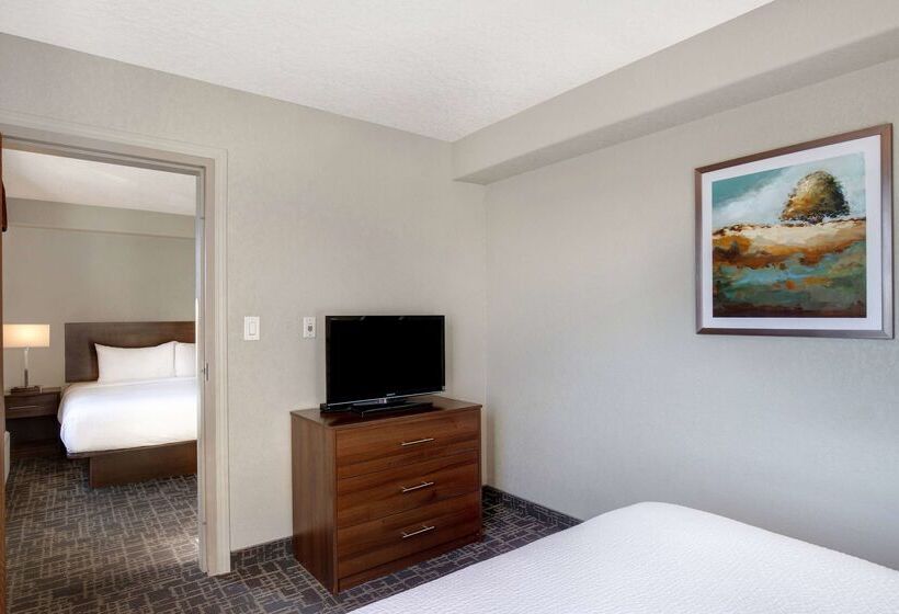 هتل Days Inn & Suites By Wyndham Yorkton