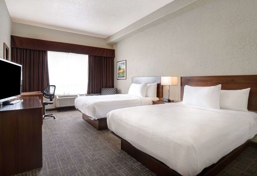 هتل Days Inn & Suites By Wyndham Yorkton
