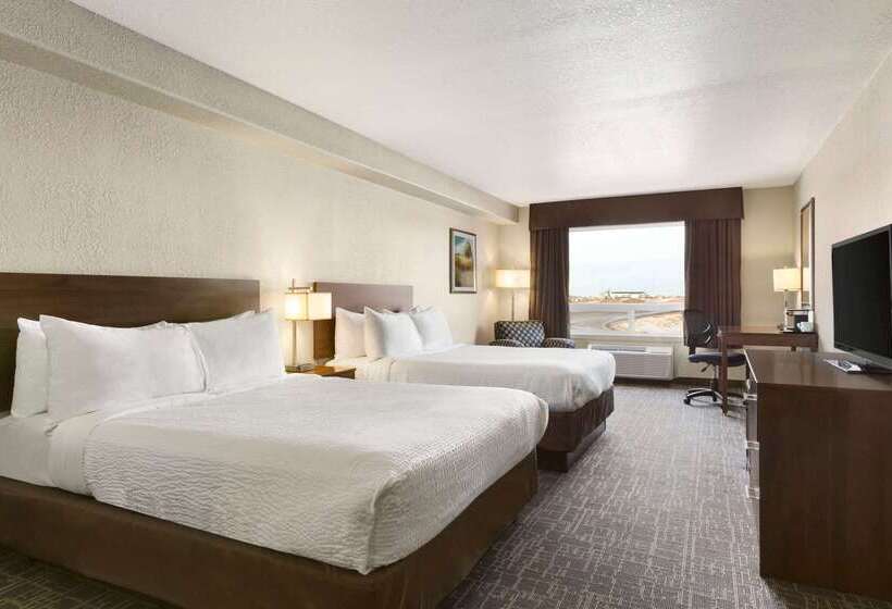 هتل Days Inn & Suites By Wyndham Yorkton