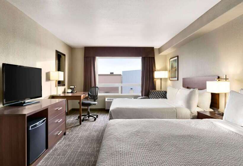هتل Days Inn & Suites By Wyndham Yorkton
