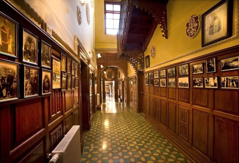 בית מלון כפרי Welcomheritage Fernhills Royal Palace