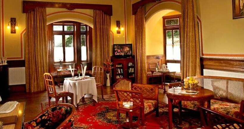 בית מלון כפרי Welcomheritage Fernhills Royal Palace