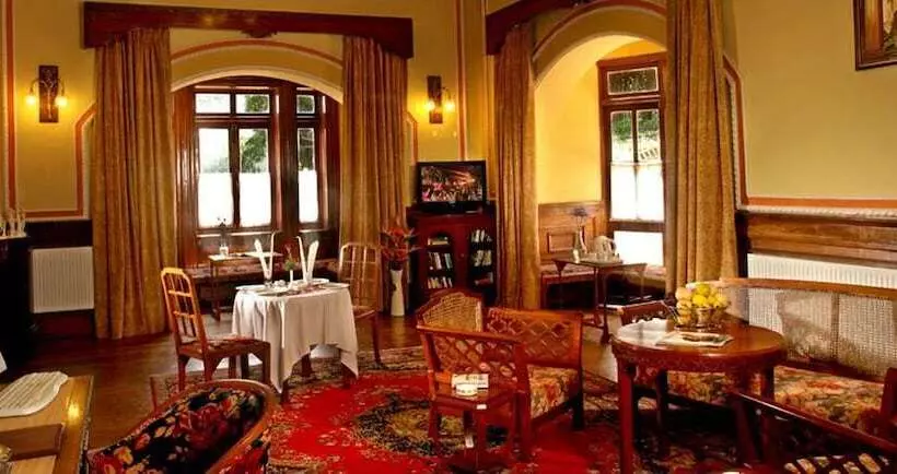 ホテル Welcomheritage Fernhills Royal Palace