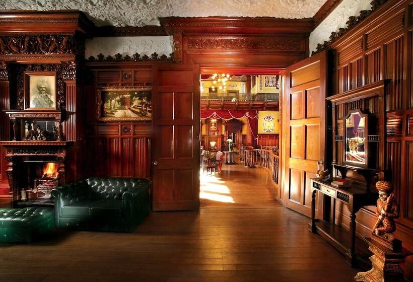 בית מלון כפרי Welcomheritage Fernhills Royal Palace