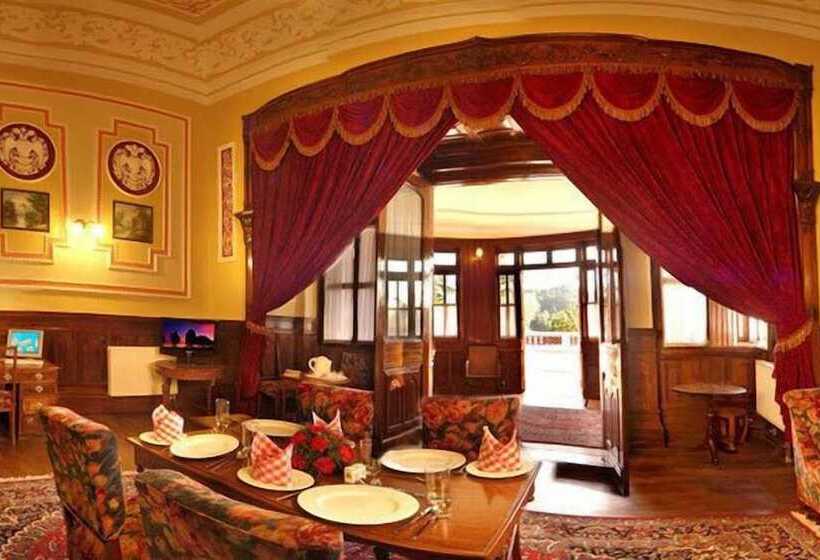 בית מלון כפרי Welcomheritage Fernhills Royal Palace