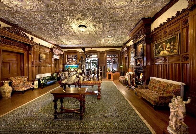 בית מלון כפרי Welcomheritage Fernhills Royal Palace