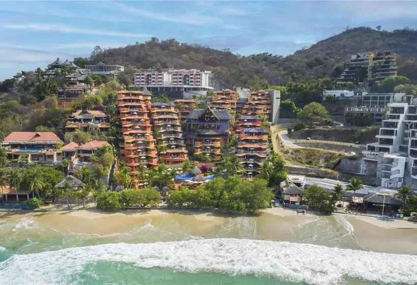 リゾートホテル Hilton Grand Vacations Club Zihuatanejo