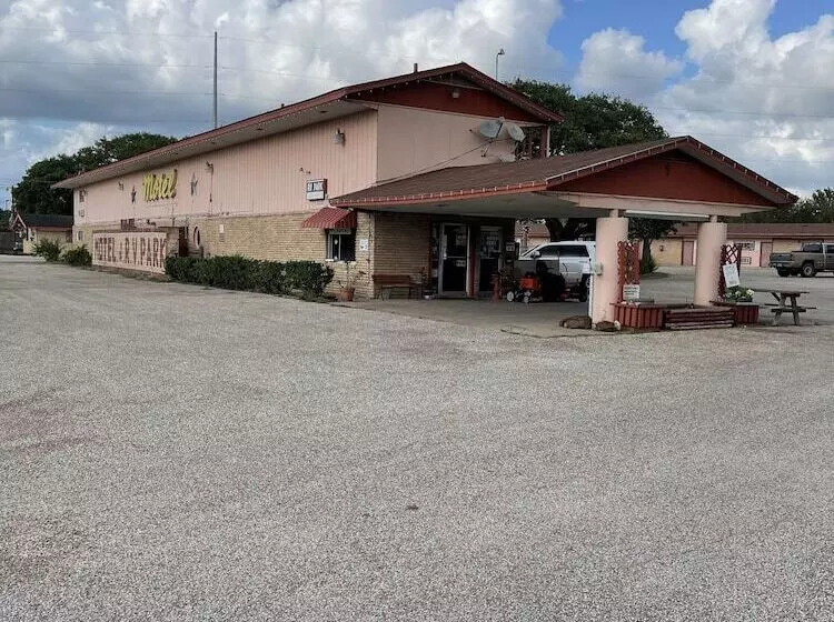 Hotelli Wildflower Inn & Rv Park