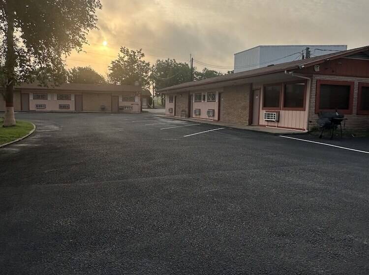 Отель Wildflower Inn & Rv Park