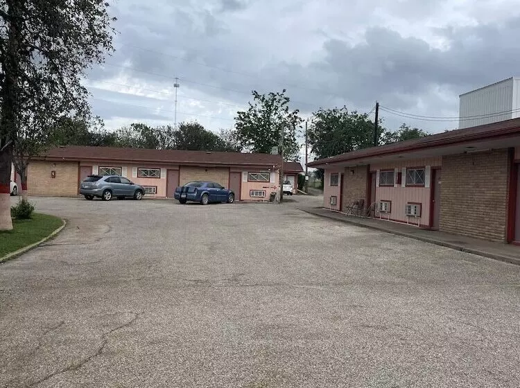 Hotelli Wildflower Inn & Rv Park