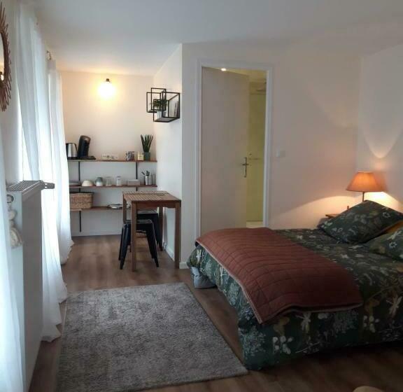 פנסיון Agréables Chambres Indépendantes Coutances Centre