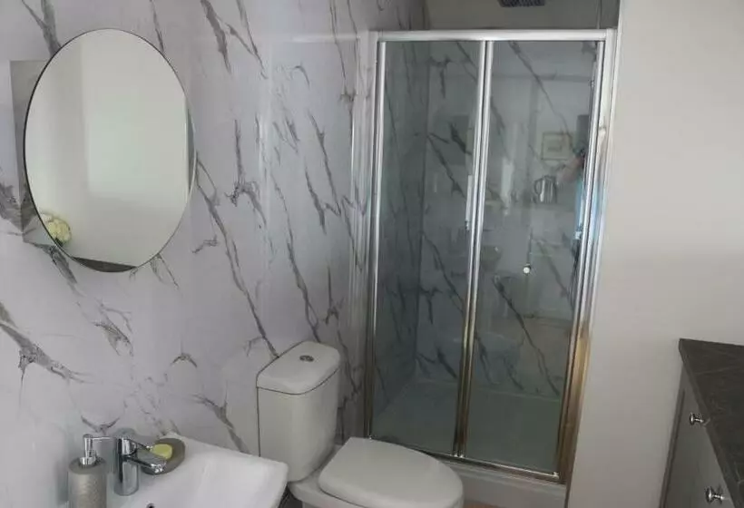 Aamiaismajoitus (B&B) Ty Nant Little Haven