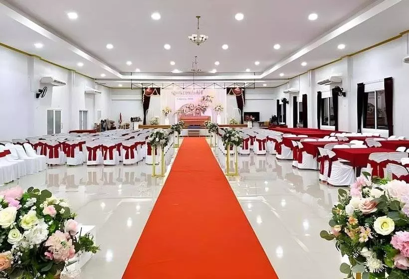 Trang Villa Hotel And Water Park